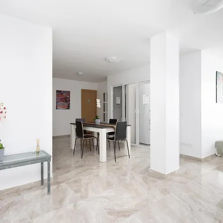 Black Cat Surf House 1 C Guest house Arona (Tenerife)