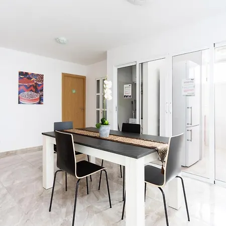 Black Cat Surf House 1 C Guest house Arona (Tenerife)